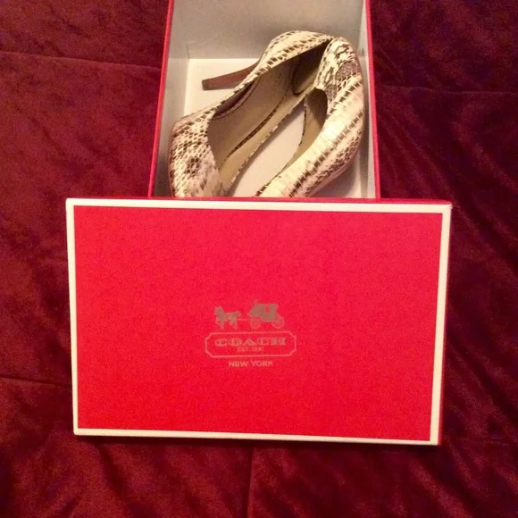 Pristine condition COACH snakeskin heels - Picture 5 of 5